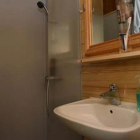 Kucica Na Drvetu بيت للعطل *