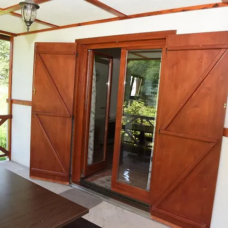 بيت للعطل Kucica Na Drvetu