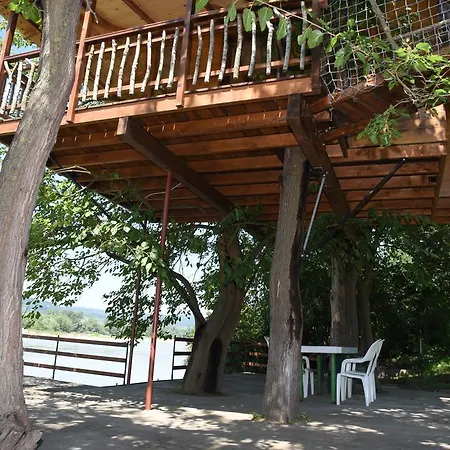 Kucica Na Drvetu بيت للعطل