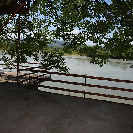 بيت للعطل Kucica Na Drvetu