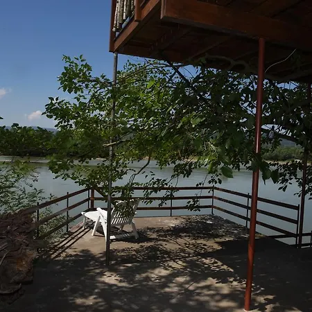 بيت للعطل Kucica Na Drvetu *