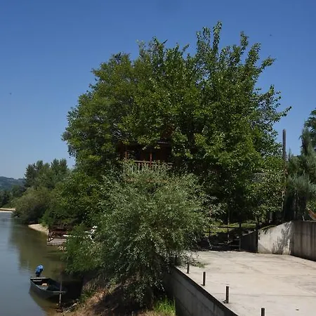 Kucica Na Drvetu بيت للعطل *