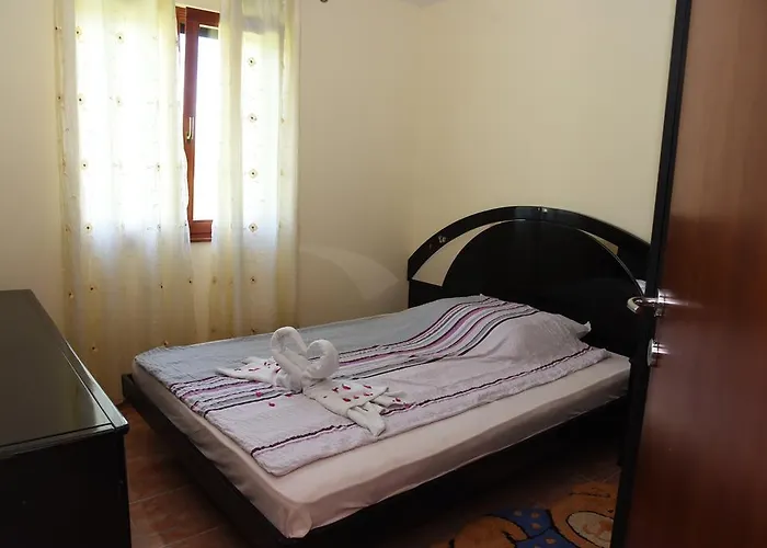 Nyaraló Kucica Na Drvetu *