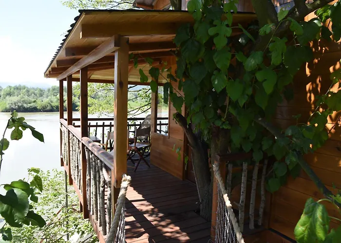 Kucica Na Drvetu Nyaraló *