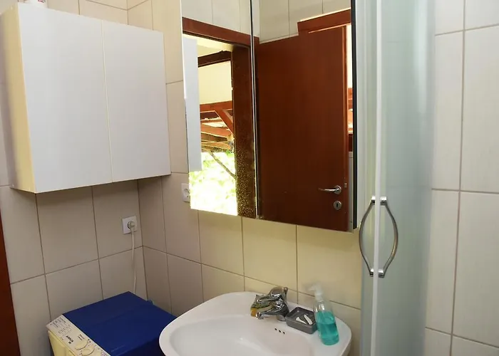 Kucica Na Drvetu Nyaraló *