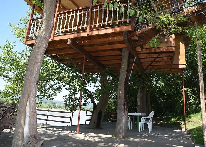 Kucica Na Drvetu Nyaraló